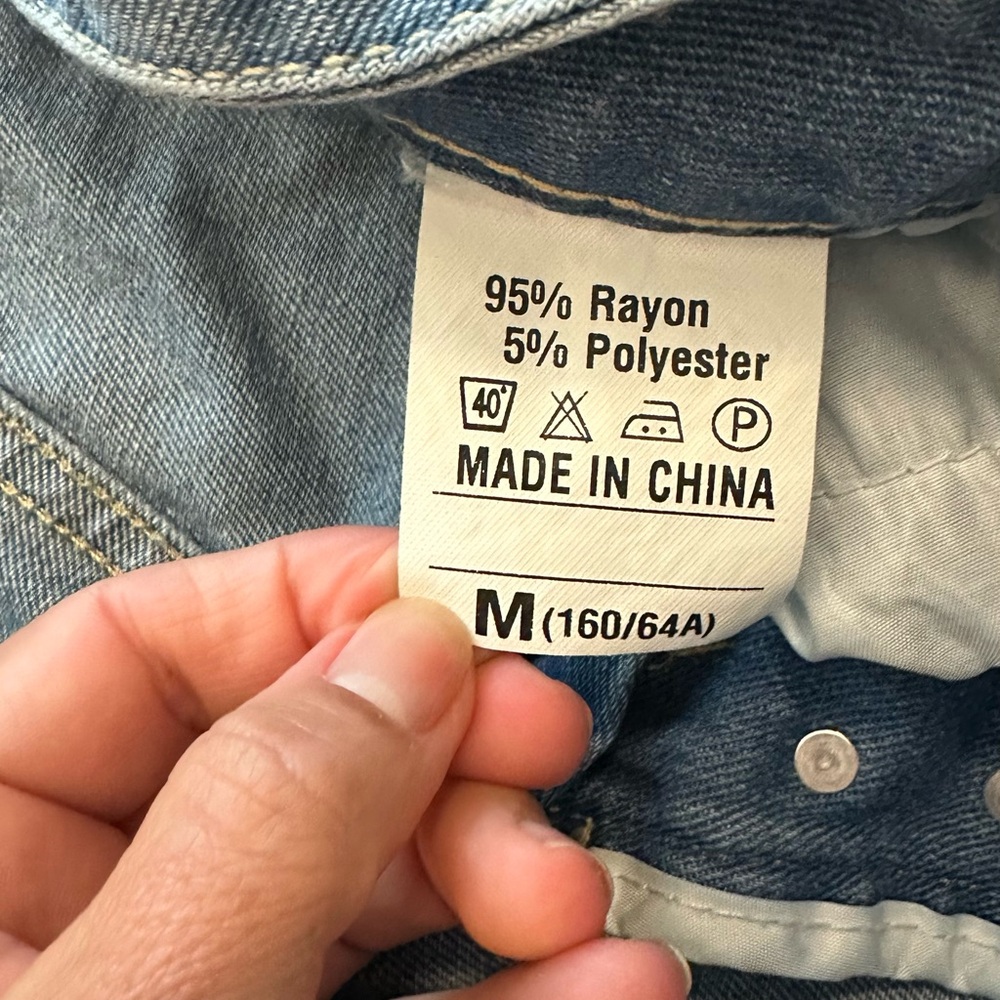 USA 🇺🇸 Distressed Jean Shorts with Frayed Hem- NWOT - Picture 4 of 5